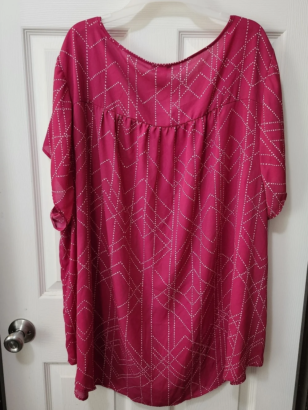 Torrid Fuchsia & White Geometric Polka Dot Print Flutter Sleeve Top Plus Size 5X - Picture 7 of 9